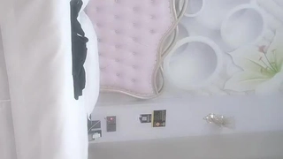 娇妻 雪白 呻吟-美女学生妹子是男友的乖母狗，戴着狗炼项圈乖乖让男友无套抽插~